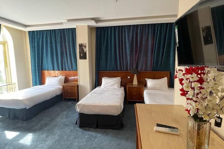 Room 12 of 90