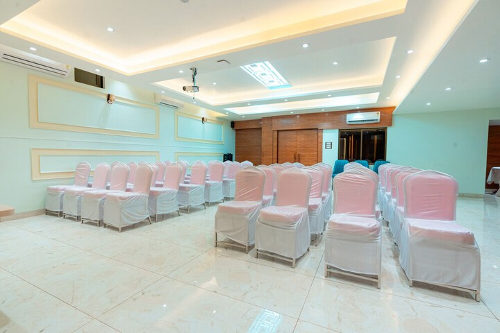 Ballroom/Hall 45 of 51