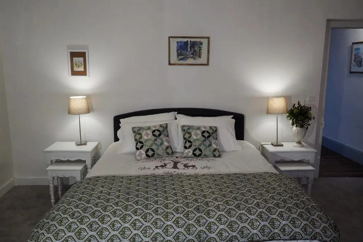 Room 2 of 9