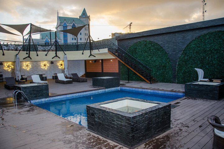 Pool 64 of 131