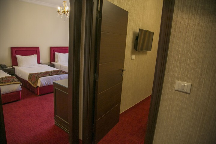Room 27 of 79