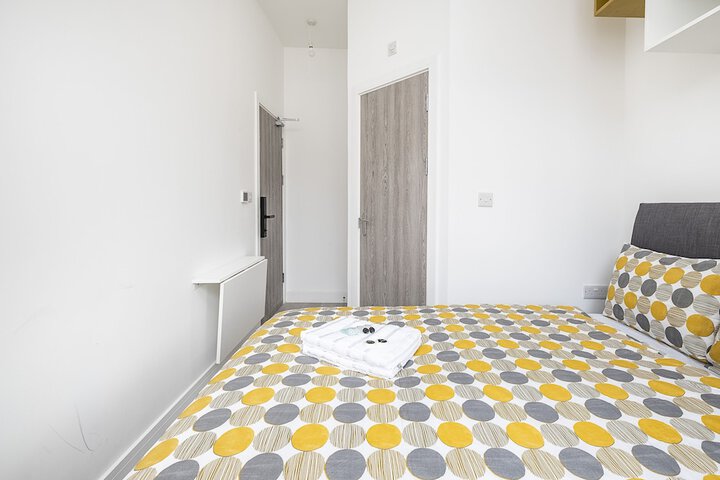 Room 4 of 65