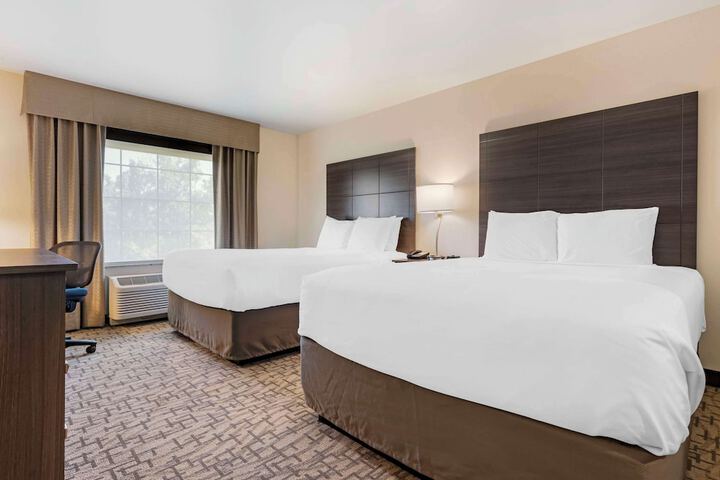 2 Queen Beds (3 of 16)