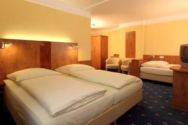 Room 15 of 74