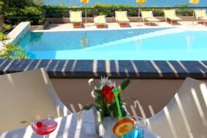 Hotel with Pool
