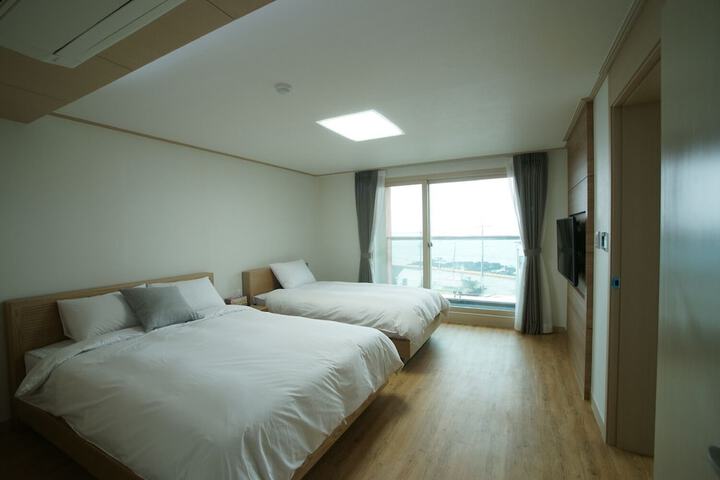 Room 2 of 26
