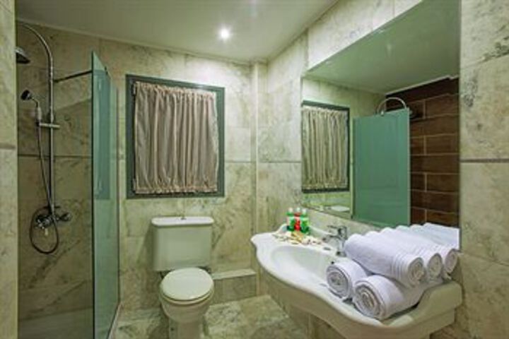 Room 2 of 43