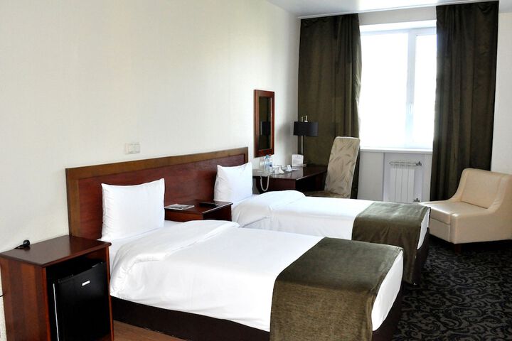 Room 4 of 103