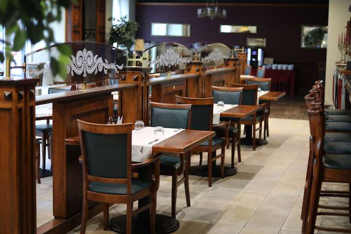 Dining 37 of 45