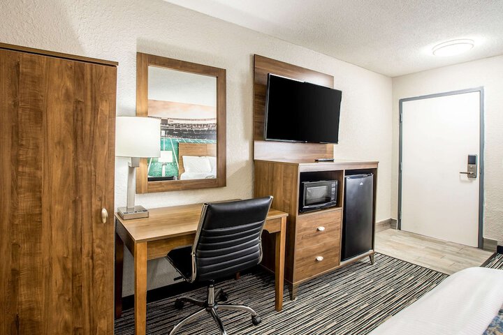 Standard Room, King or Two Doubles (8 of 15)