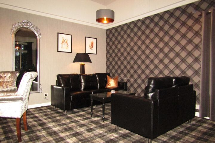 Lounge 31 of 34