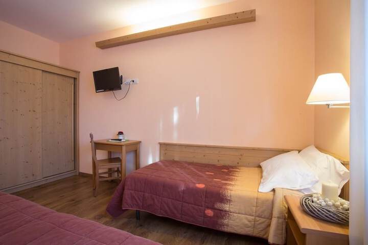 Room 10 of 32