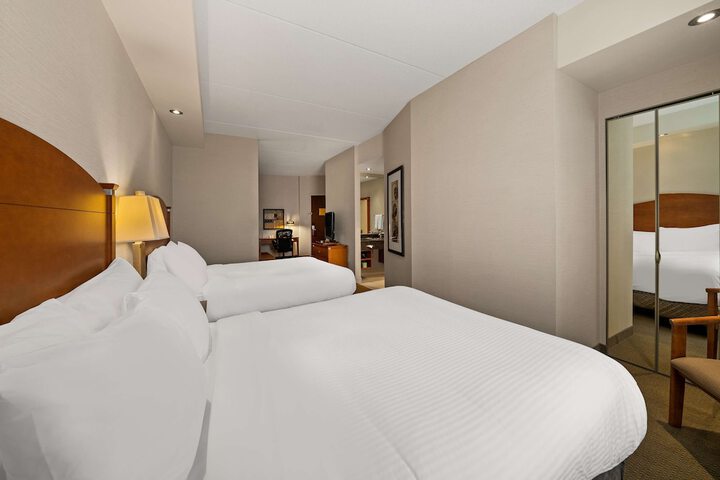 Room 3 of 65