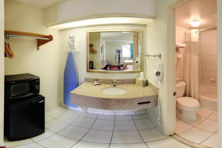 2 Double Beds (5 of 5)
