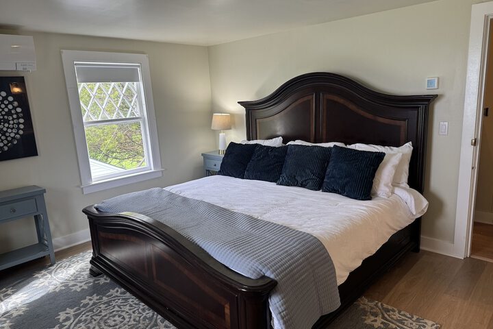 Room 45 of 182