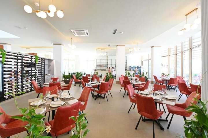 Dining 74 of 87