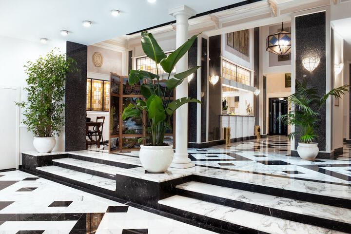 Guest Lobby