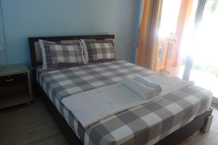 Room 3 of 25