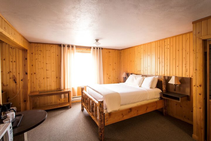 Room 4 of 43
