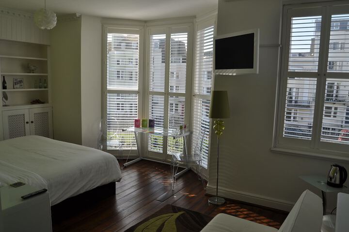 Room 9 of 40