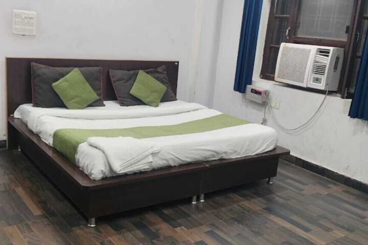 Room 3 of 6