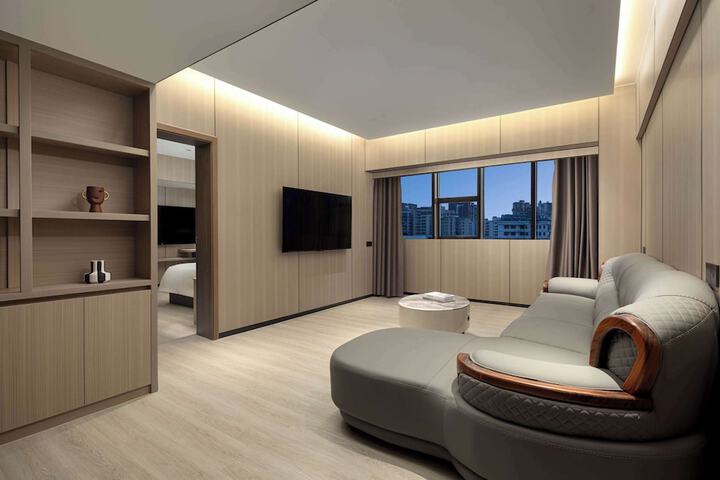 Room 10 of 17