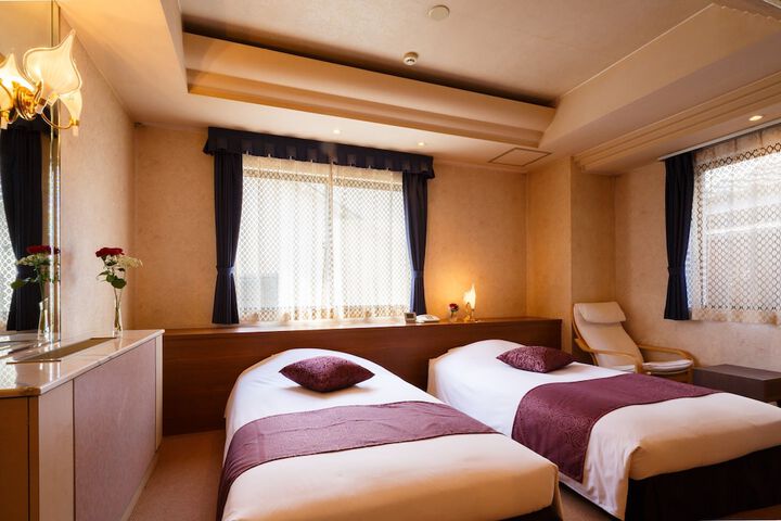 Room 12 of 35