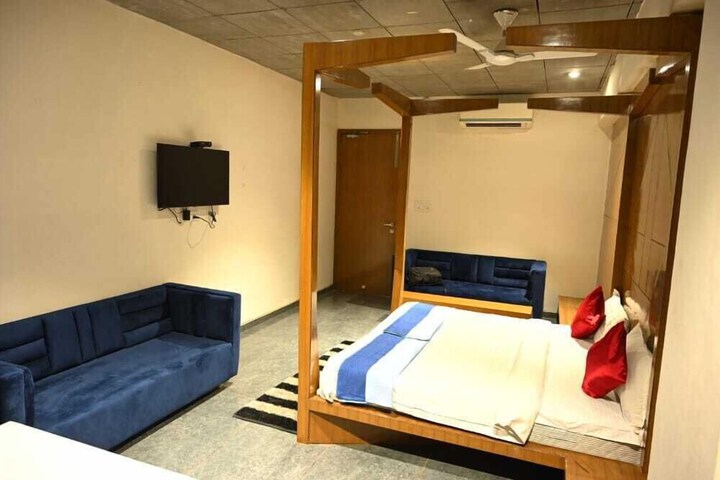 Room 10 of 23