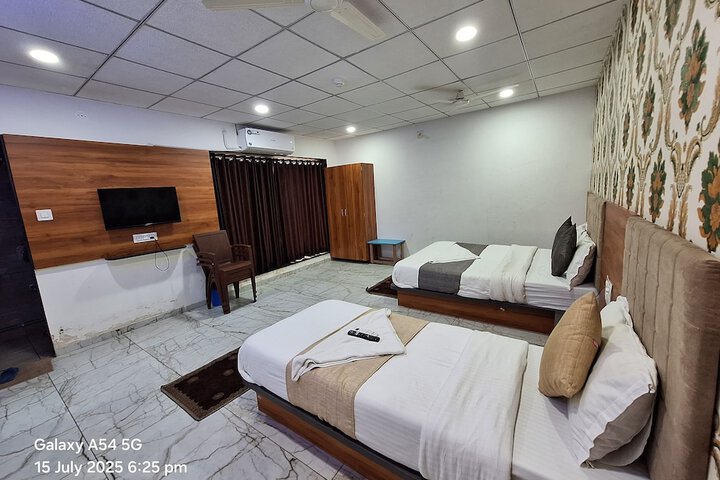 Room 10 of 26