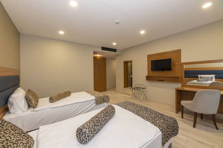 Room 12 of 32