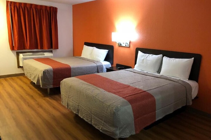 Room 11 of 28