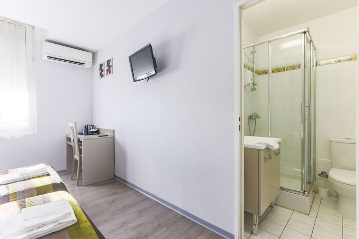 Room 16 of 24