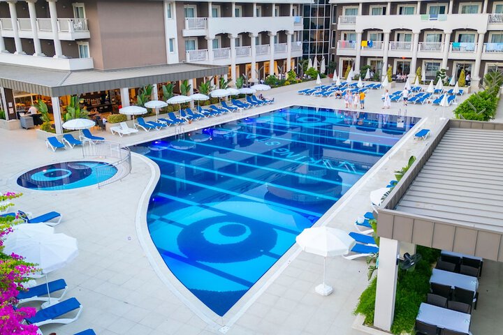 Hotel Pool