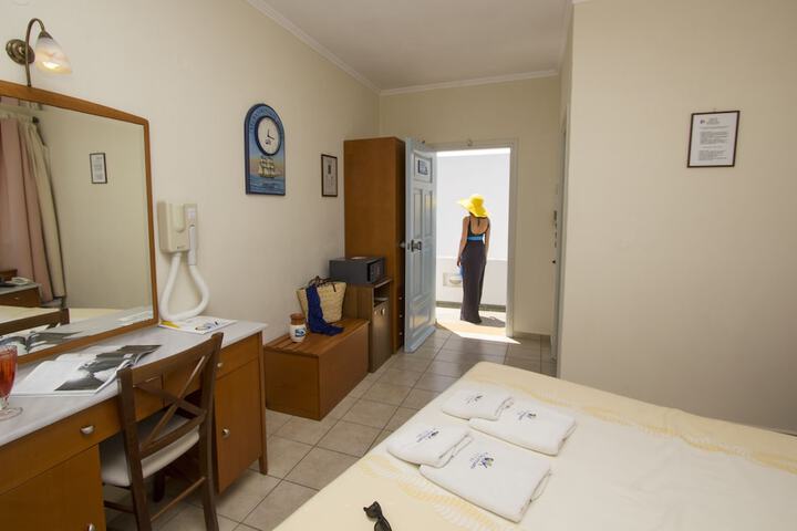 Room 11 of 77