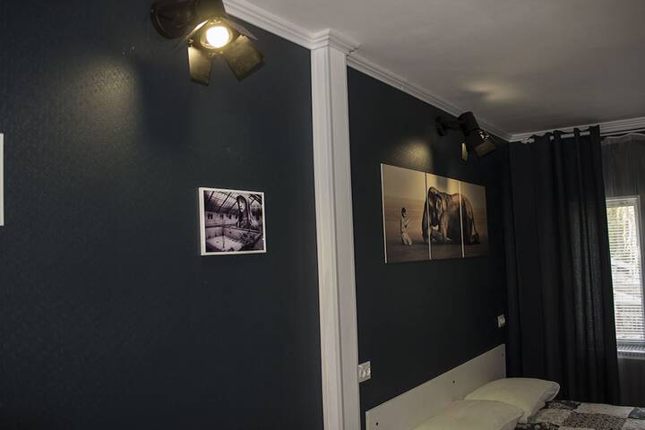 Room 16 of 38