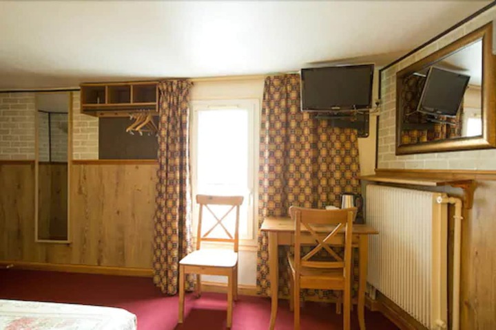 Room 12 of 34