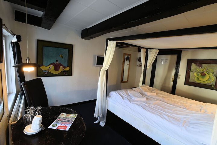 Room 5 of 22