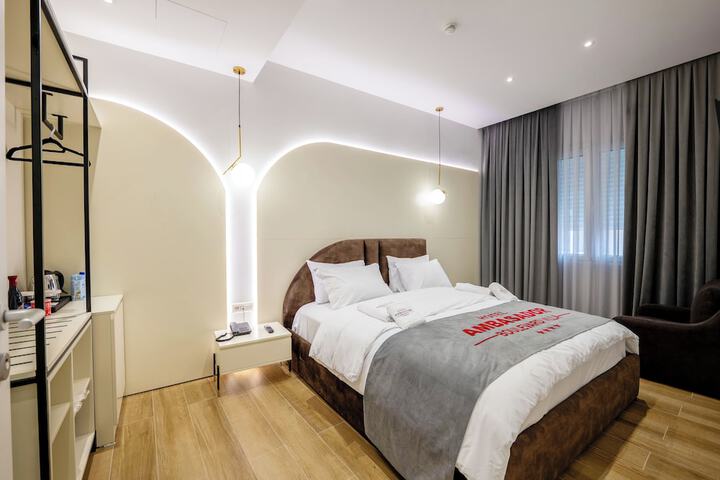 Room 10 of 120