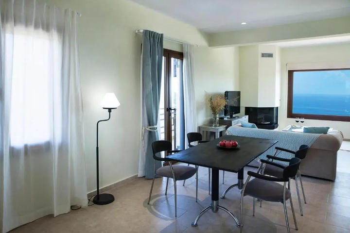 Room 4 of 13