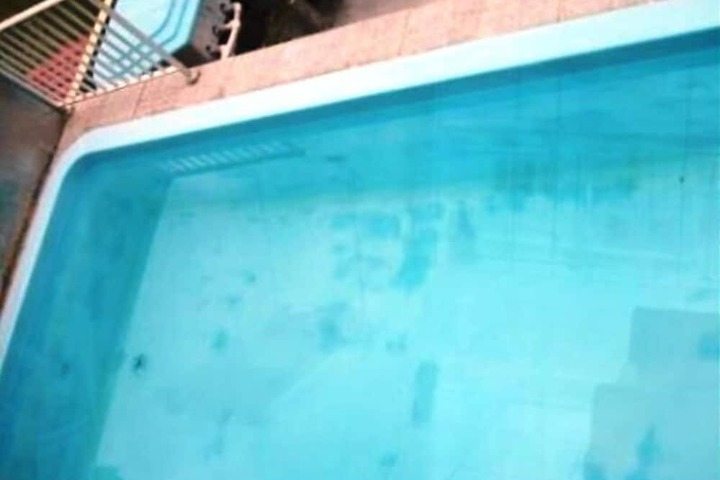 Pool 10 of 30