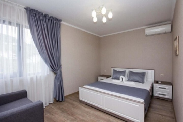 Room 12 of 34