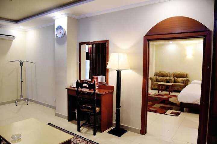 Room 11 of 28