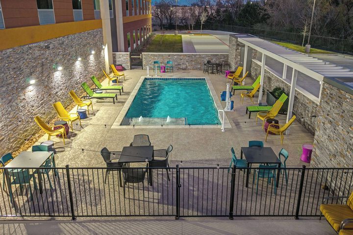 Pool 21 of 34