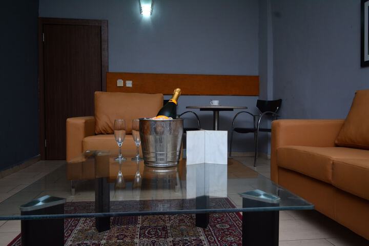 Room 10 of 27