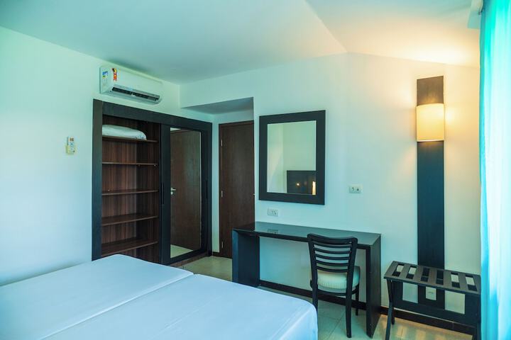 Room 10 of 108