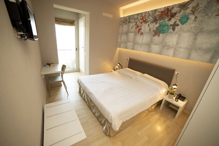Room 14 of 42