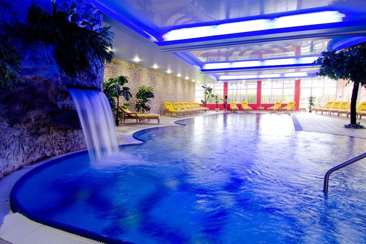 Hotel with Pool