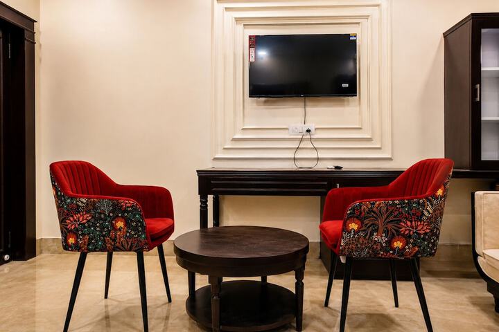 Room 12 of 74