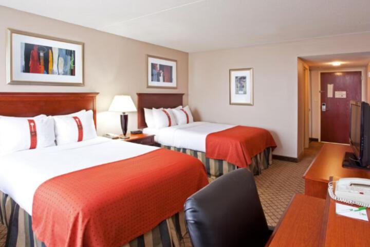 Standard Room, King or Two Doubles (6 of 8)