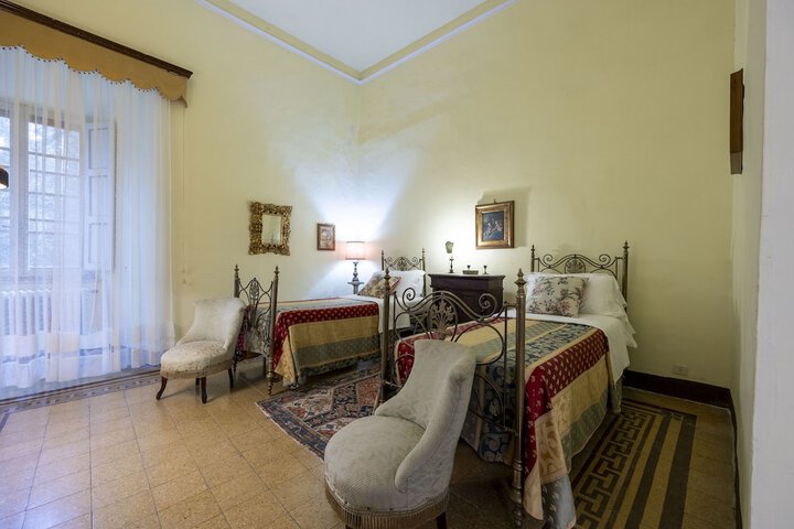 Room 6 of 49